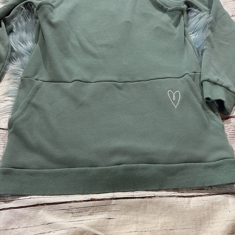 Latched Mama harbor snap pullover Sage Green with Heart Detail - Picture 6 of 10